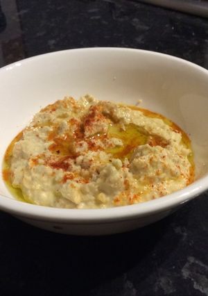 A picture of Hummus.