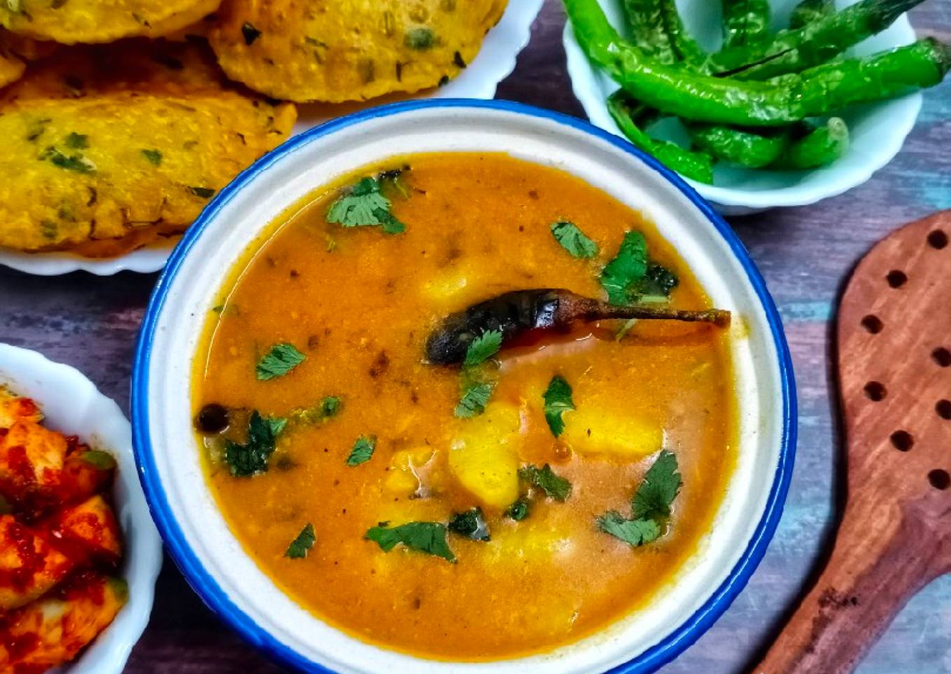 Raseele Aloo / Potato Curry
