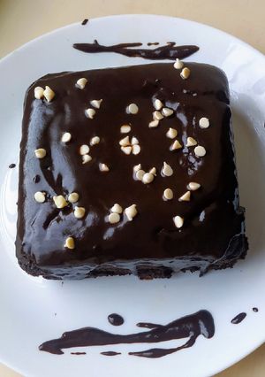 A picture of Eggless chocolate brownie cake.