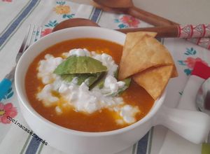Foto principal de Sopa Azteca o sopa de tortilla mexicana -con totopos-