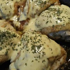 A picture of Julia Child's Chicken with Hollandaise Sauce.