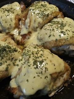 A picture of Julia Child's Chicken with Hollandaise Sauce.
