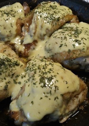 A picture of Julia Child's Chicken with Hollandaise Sauce.