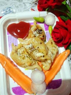 ওপেন চিজি সমোসা(open cheesy samosa recipe in Bengali) রেসিপির প্রধান ছবি