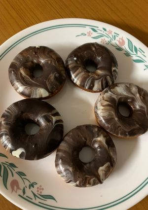 A picture of Choco marble Donuts.