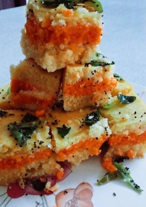 A picture of Sago, fox nuts and samak rice sandwich dhokla.