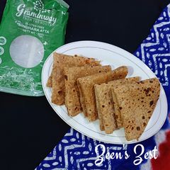 A picture of Water Chestnut and Wheat flour Rotis.