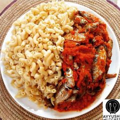 A picture of Macaroni with stew.