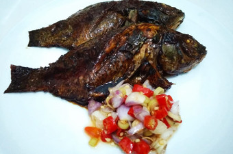 Cara Gampang Menyiapkan Ikan bakar cocol sambel matah Simpel