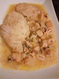 Una foto de ⛵Atún y Calamares a la crema de coco