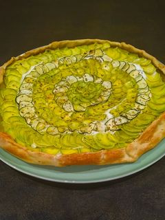 Foto di Torta salata con zucchine feta e timo limone