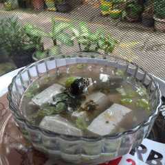 Sup Rumput Laut (미역국) Miyeoggug রেসিপির প্রধান ছবি
