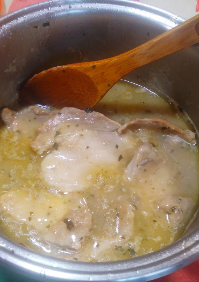 Una foto de Lomo de cerdo en salsa verde