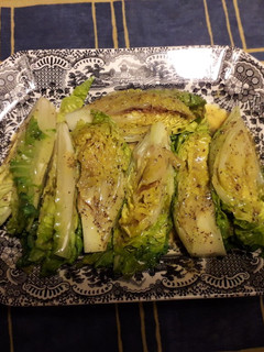 Una foto de Cogollos a la plancha con vinagreta de menta