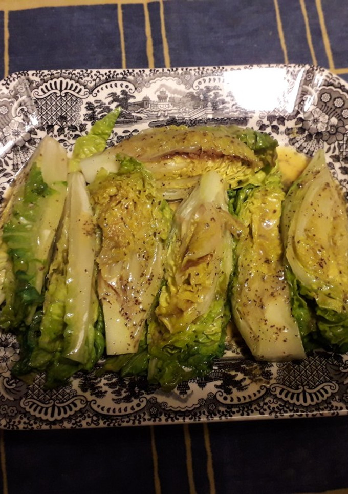 Una foto de Cogollos a la plancha con vinagreta de menta