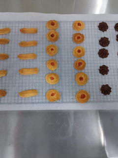 奶油小西餅 一種麵糊製作出不同花樣、口味的餅乾,方便省時 的食譜成品照片