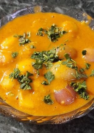 दम प्याज़ आलू (dum pyaz aloo recipe in Hindi) रेसिपी मुख्य फोटो