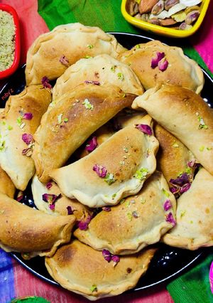 বেকড গুজিয়া। (Baked gujia recipe in Bengali) রেসিপির প্রধান ছবি