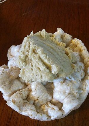 Una foto de Hummus de cebolla