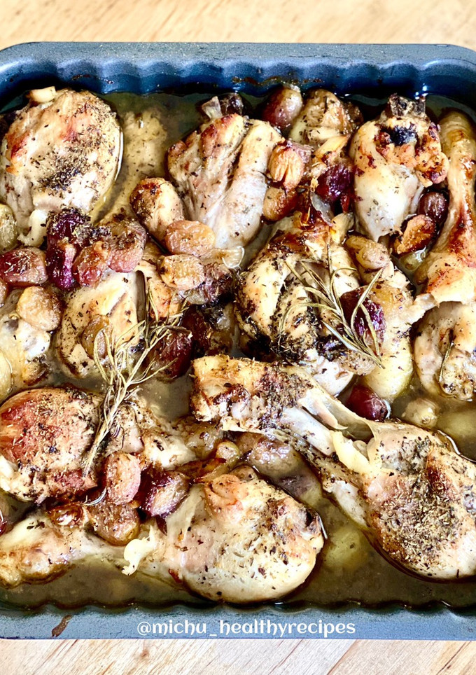 Una foto de Pollo al horno con uvas 🍇