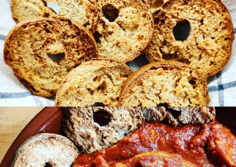 Steps to Make Quick Friselle sponzate al sugo di maiale
