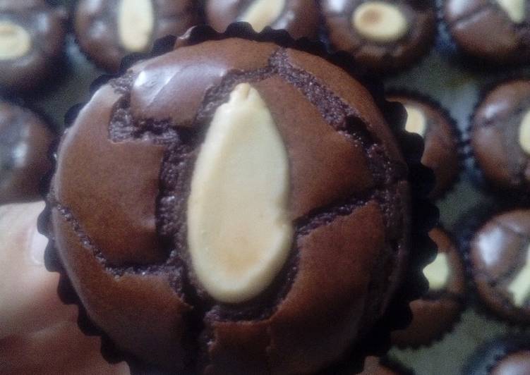 33. Shiny mini brownies