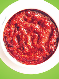 शेजवान चटणी (schezwan chutney recipe in marathi) रेसिपी चे मुख्य फोटो
