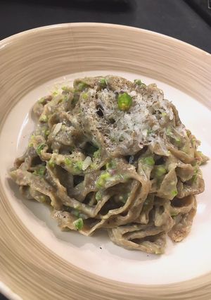 Foto di Tagliatelle al caffè con crema di pistacchi