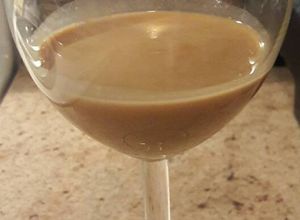 Una foto de Licor de dulce de leche. Hecho con vodka