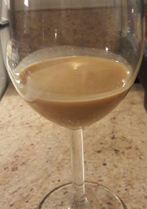 Una foto de Licor de dulce de leche. Hecho con vodka