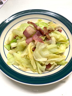 臘肉炒高麗菜 的食譜成品照片