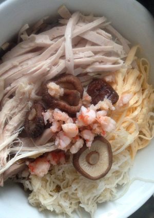 Hình của món Bún thang.