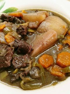 Una foto de Ternera estofada con verduras