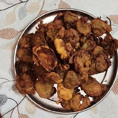 Aloo Pyaaz Pakoda A picture of Aloo Pyaaz Pakoda.