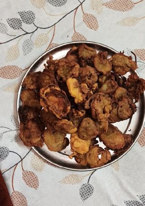 A picture of Aloo Pyaaz Pakoda.