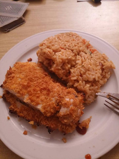 Una foto de Pollo con cereales y arroz