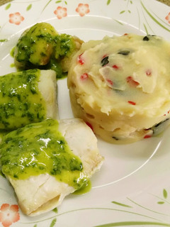 Una foto de Bacalao con patatas y piquillo