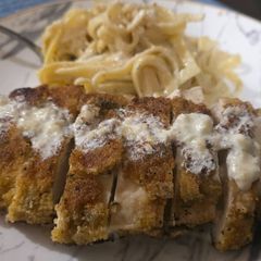 A picture of Crispy chicken fettuccine alfredo.
