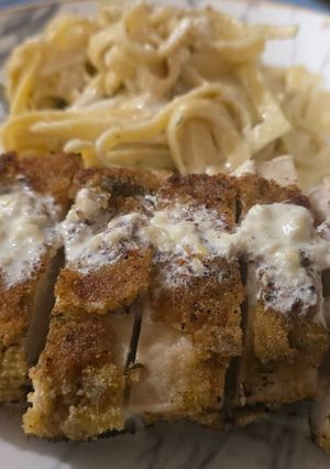 A picture of Crispy chicken fettuccine alfredo.