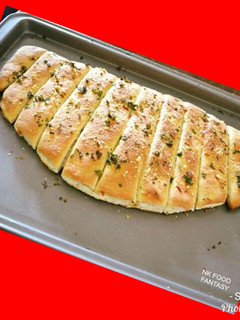 A picture of Garlic Bread.