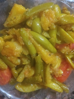 ટીંડોળા બટાકા નું શાક (Tindola Bataka Shak Recipe In Gujarati) રેસીપી મુખ્ય ફોટો