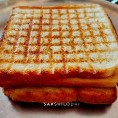 A picture of Onion Patato grill sandwich.