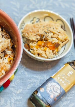 (菇王松露醬油) 香日野菇時蔬炊饭 的食譜成品照片