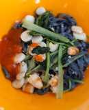 Mì than tre xào hải sản