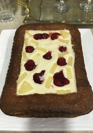 صورة لوصفة كيكه بكريمه التشيز والفواكه المحلاه (كرز ، اناناس) 😋