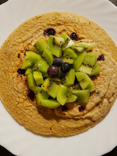 Una foto de Tortilla o panqueque de avena fit con arándanos 😍
