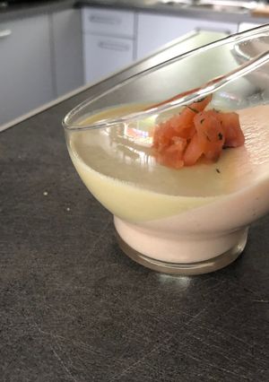 Une photo de Panna cotta asperge saumon