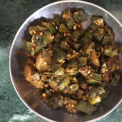 A picture of Bhindi aalu.