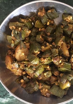 A picture of Bhindi aalu.