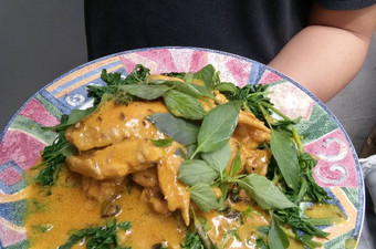Bagaimana Menyiapkan Ayam rempah kuning Enak
